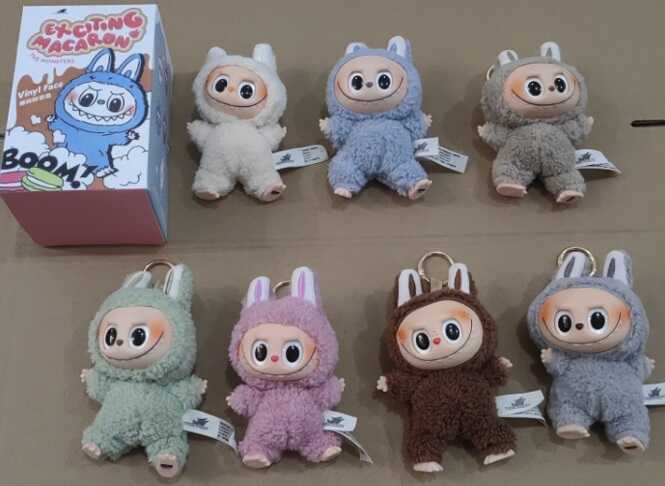 М'яка іграшка-брелок M 18662 (240) ЦІНА ЗА 1 ШТУКУ, висота героя 16 см, карабін, стопи та долоні обертаються, в коробці, ВИДАЄТЬСЯ ТІЛЬКИ МІКС ВИДІВ